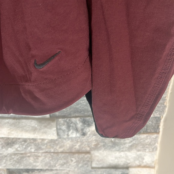 New!! Nike Tech Men's Burgundy Windbreaker Jacket - Picture 6 of 12